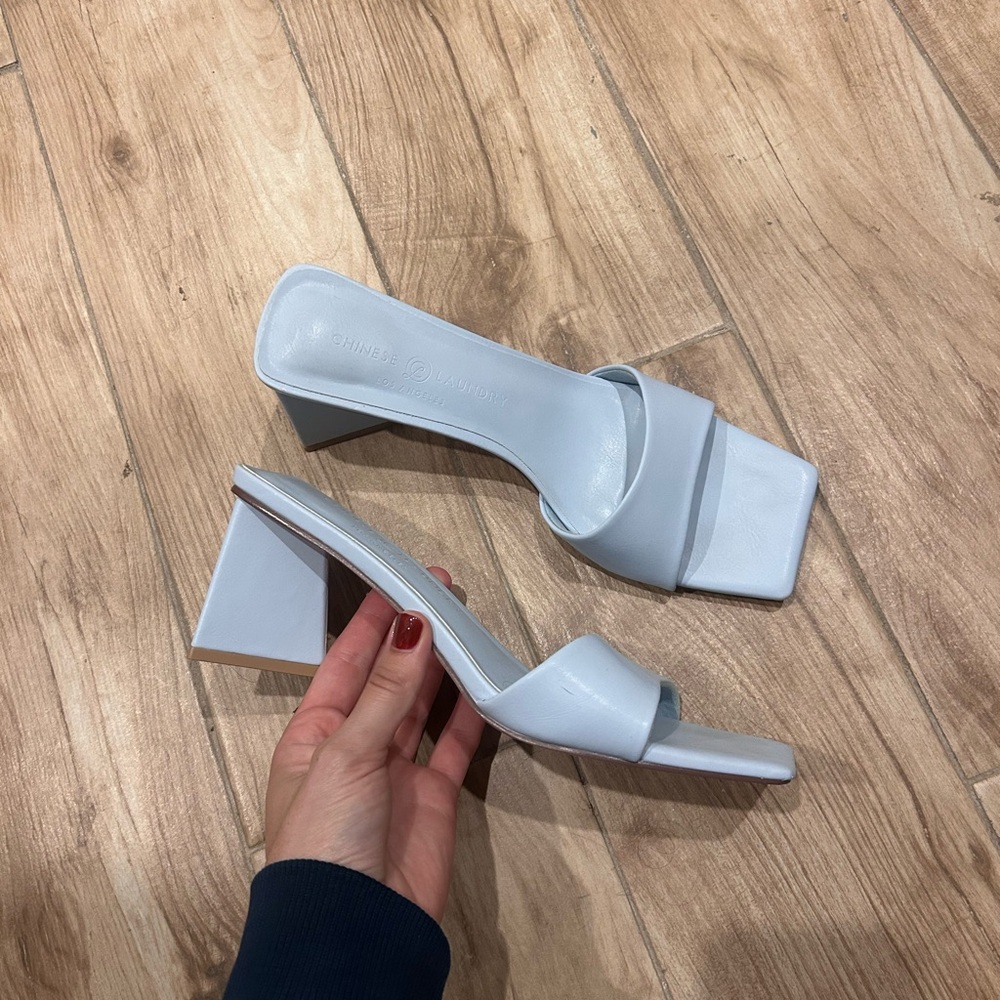 Light blue heeled summer sandal